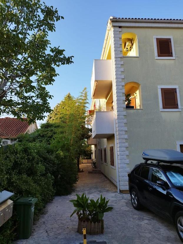 Apartman Mediterraneo Supetar Exteriör bild