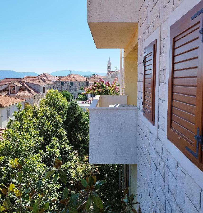 Apartman Mediterraneo Supetar Exteriör bild