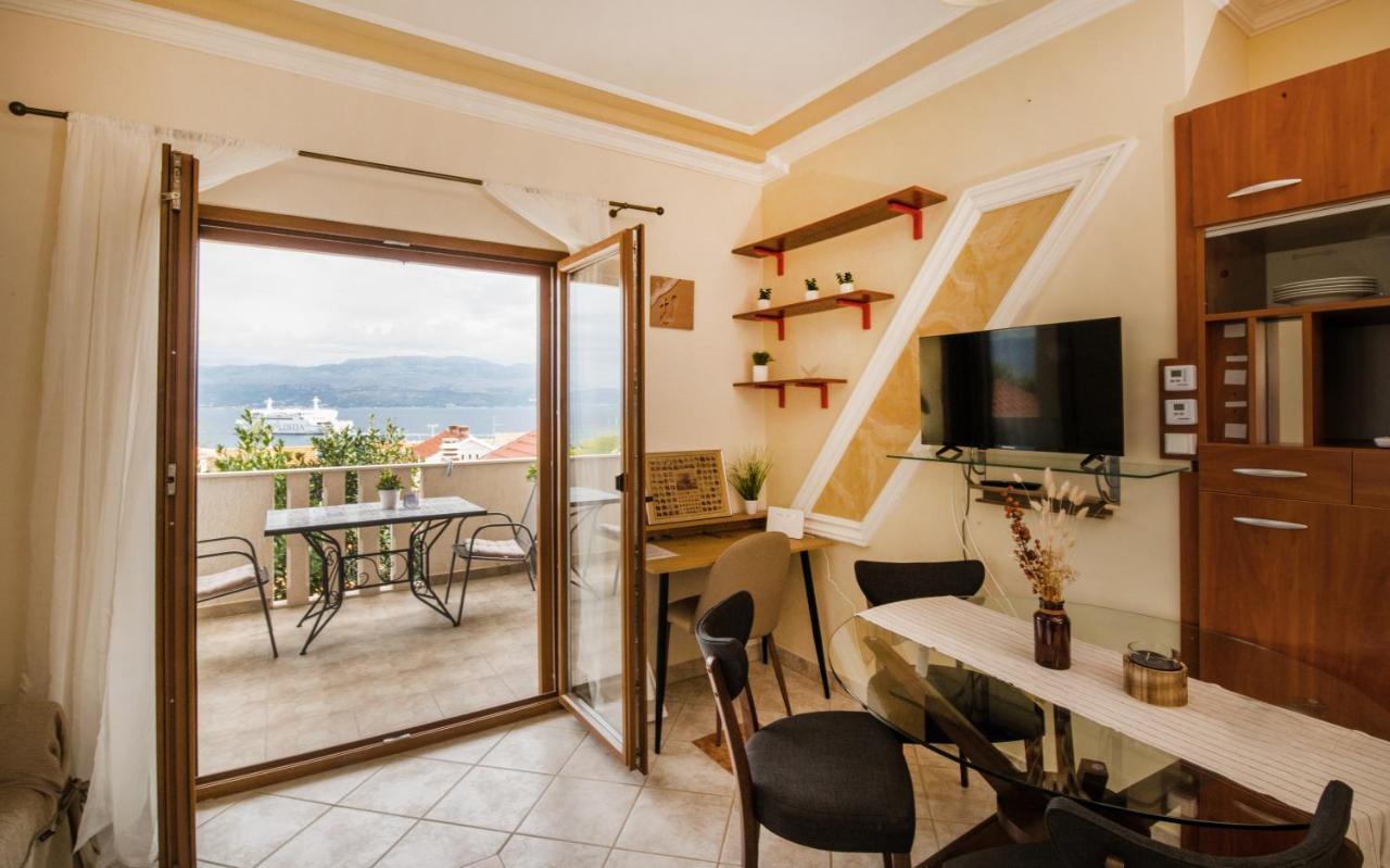 Apartman Mediterraneo Supetar Exteriör bild