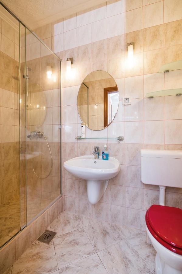 Apartman Mediterraneo Supetar Exteriör bild
