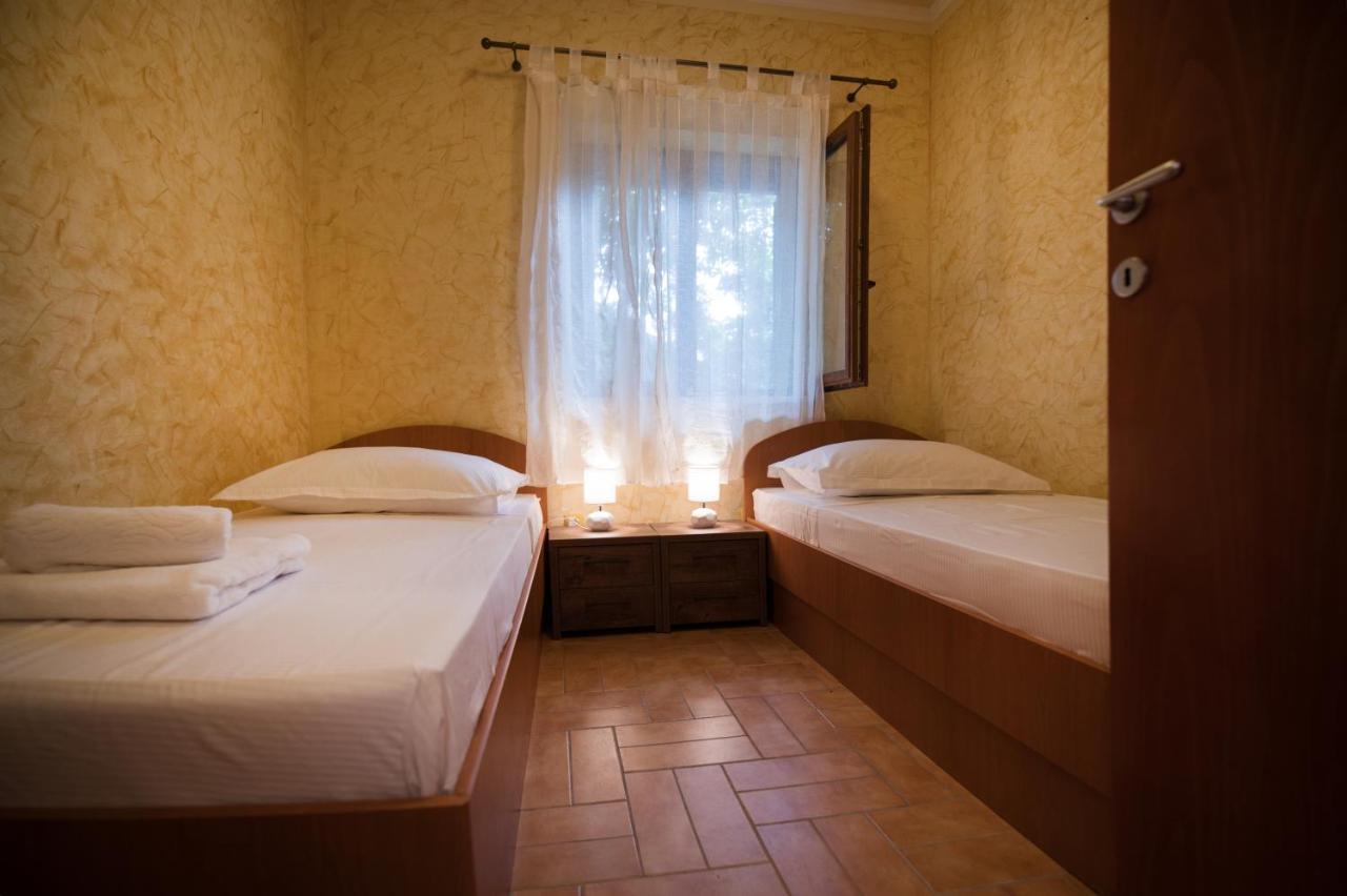 Apartman Mediterraneo Supetar Exteriör bild